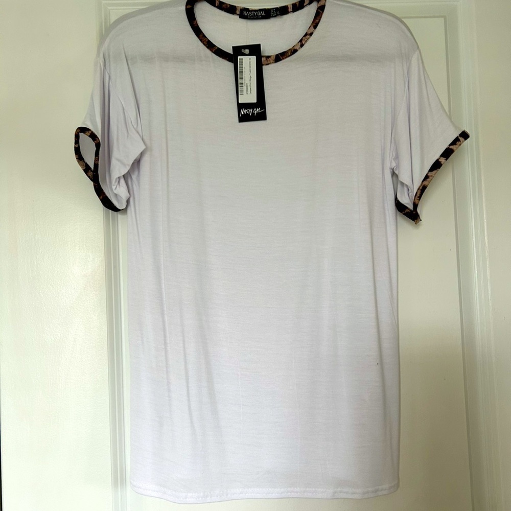 NWT Nasty Gal Tshirt Leopard Trim | Size 10(M)